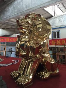 outdoor lion sculpture gold plated lion statue for custom (1)