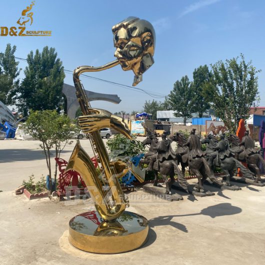 stainless steel sculpture a man palying saxophone sculpture gold plated DZM 762 (1)