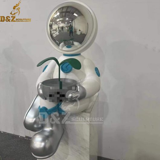 a set of artist creating astronaut sculpture cartoon astronaut sculpture design DZM 949 (1)
