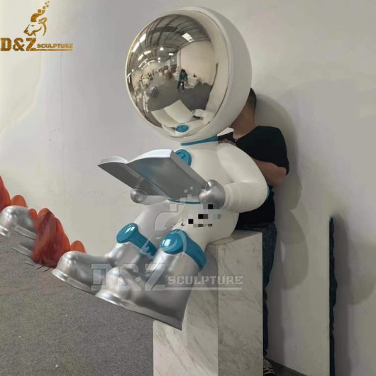 a set of artist creating astronaut sculpture cartoon astronaut sculpture design DZM 949 (2)