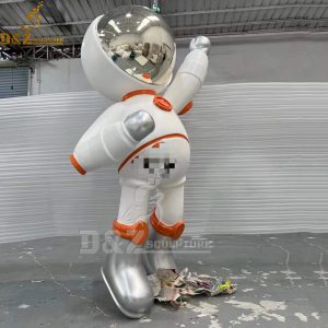 a set of artist creating astronaut sculpture cartoon astronaut sculpture design DZM 949 (3)a set of artist creating astronaut sculpture cartoon astronaut sculpture design DZM 949 (3)