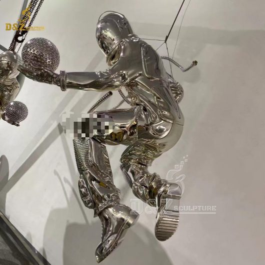 stainless steel sculpture art modern astronaut sculpture stand on a ball mirror finishing DZM 1277 (1)