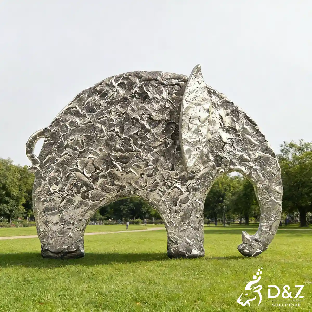 16 Modern Animal Sculptures: Stunning Modern Outdoor Decor-8