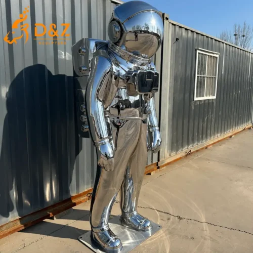 Metal Futuristic Spaceman Sculpture Sci Aviation Decor DZN598-1